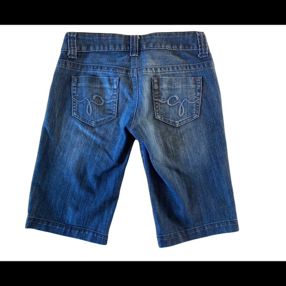 Guess Jeans Medium Wash Blue Denim with Light Fading Jean Shorts Women’s Size 26 - Picture 2 of 7